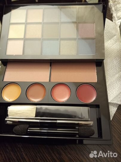 Косметический набор Avon