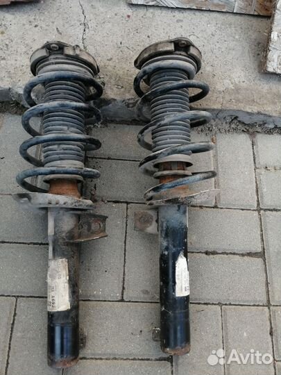 Передние стойки на volkswagen touran 2009г