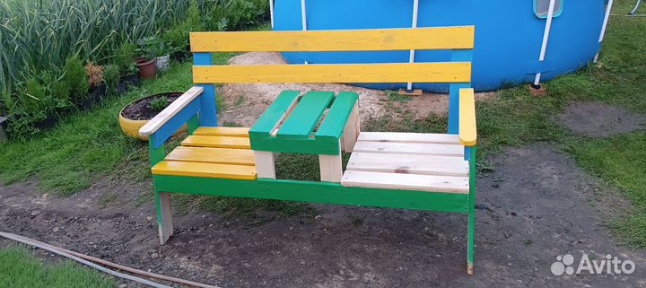 Скамейка со столиком