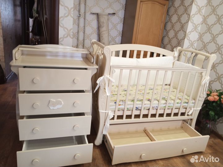 Детская кровать-маятник плюс комод в комплекте