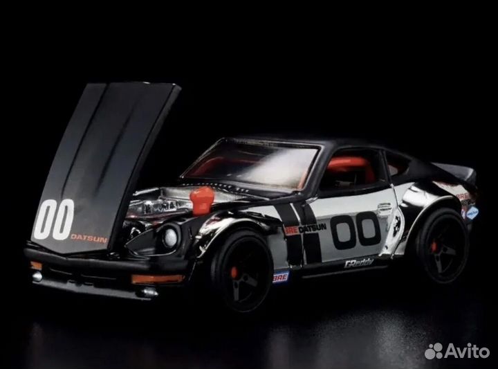 Лот из 2х RLC Datsun 240Z BRE, 1x 300sl и 2 Nissan