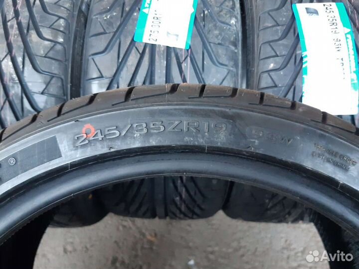 Triangle TR968 275/30 R19 и 245/35 R19