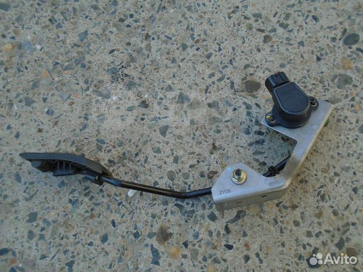 Педаль акселератора Nissan Liberty, RM12