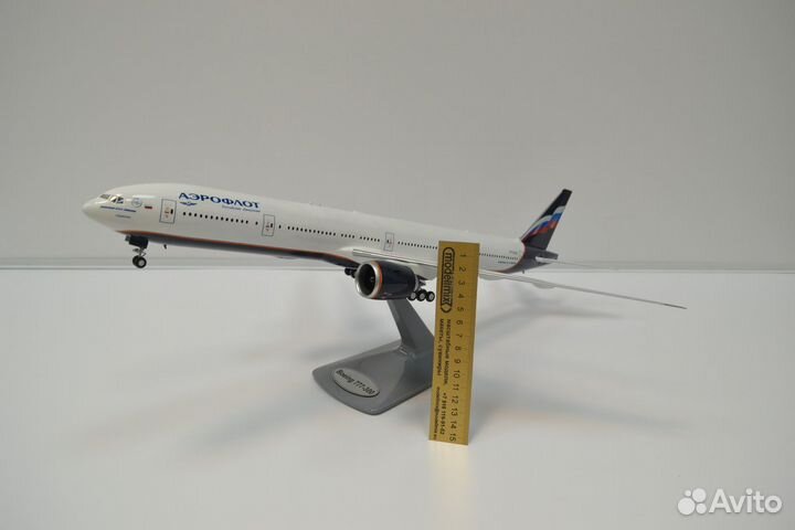 Модель Боинг 777-300