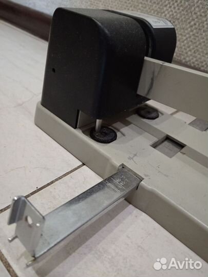 Дырокол мощный