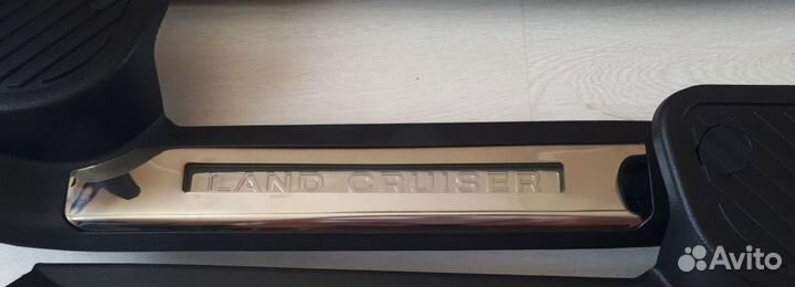 Накладки с подсветкой Toyota Land Cruise 200