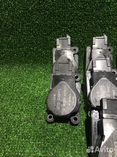 Сервопривод заслонки печки Mercedes W211