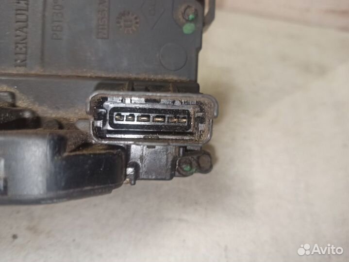 Замок двери задней левой