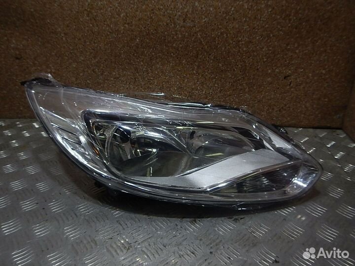 Фара правая Ford Focus 3 2011-2015