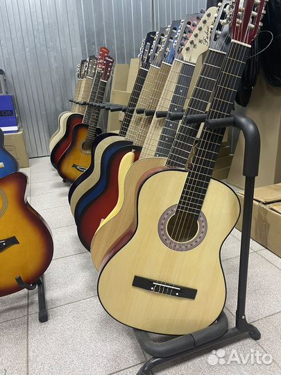 Классическая / акустическая гитара