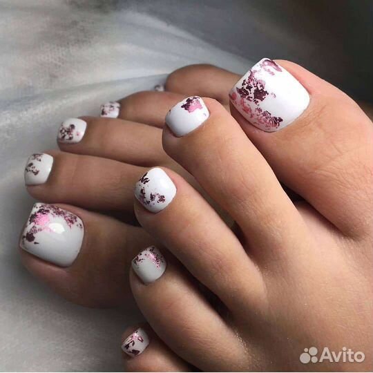 Педикюр с покрытием гель-лаком