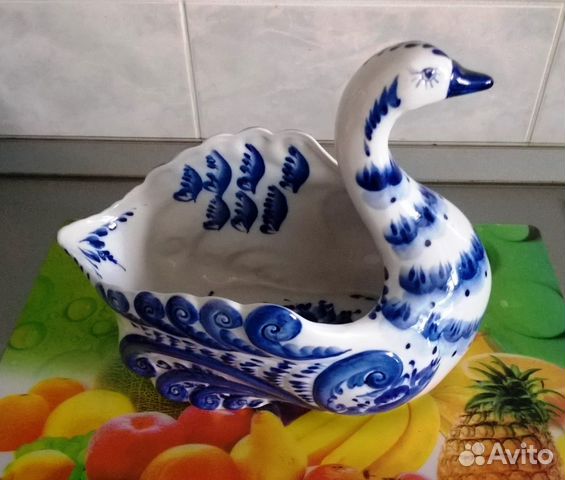 Авито москва гжель. Гжельская уточка. Утёнок Гжель. Гжель уточка. Салатник уточка.