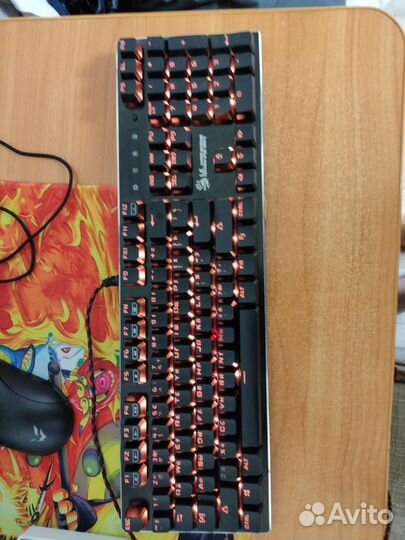 Механическая клавиатура bloody