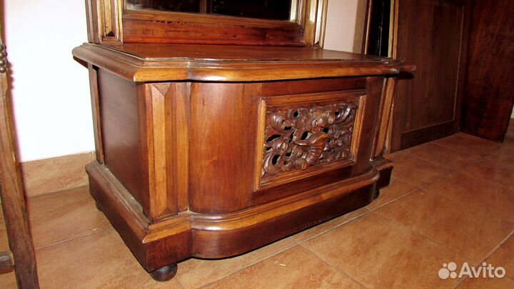 Старинное зеркало