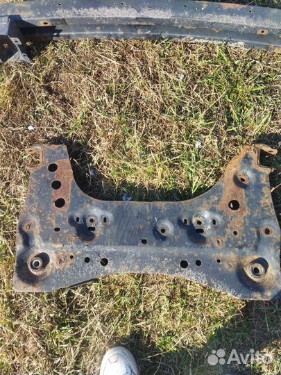 Подрамник nissan тиида