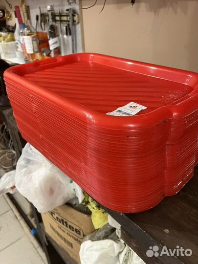 Поднос столовый красный