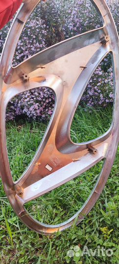 Эмблема hyundai серебристая