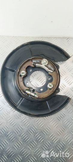 Кожух заднего тормозного диска Toyota Camry 40