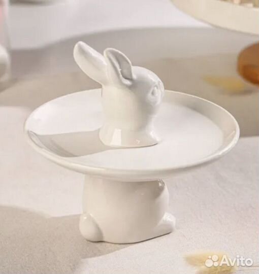Блюдо для кексов, пирожных с кроликом, керамика