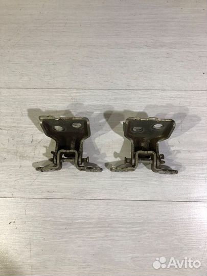 Петля двери зад право renault sandero 1 1.6 мт