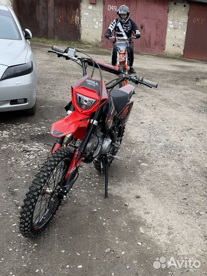 Почти новый Regulmoto seven medalist PRO 19/16
