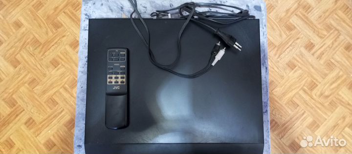 Видеопроигрыватели VHS и DVD