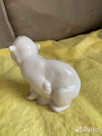 Статуэтка белый медведь