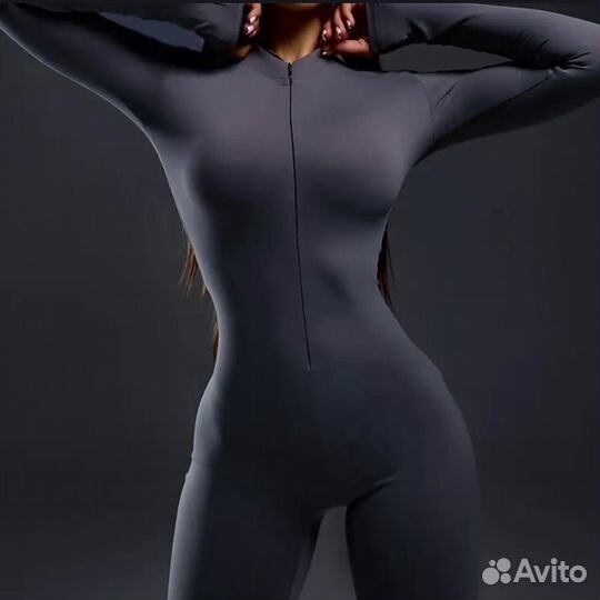 Спортивный комбинезон