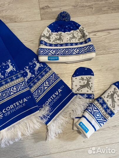 Новогодний набор шапка шарф варежки