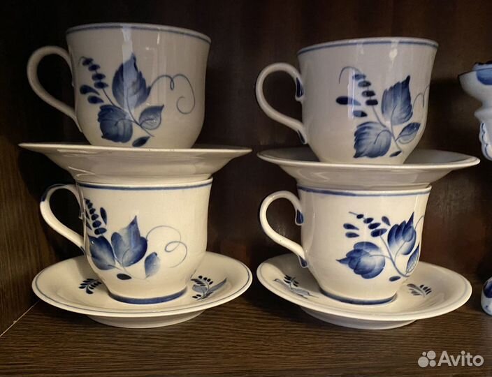 Посуда гжель много - доски, чашки, блюдца, фигурки