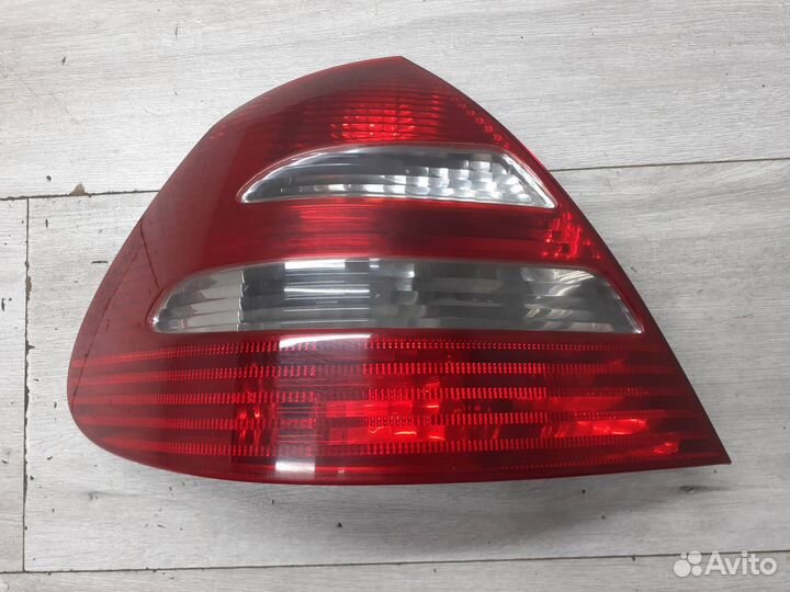 Фонарь задний левый Mercedes W211 E седан