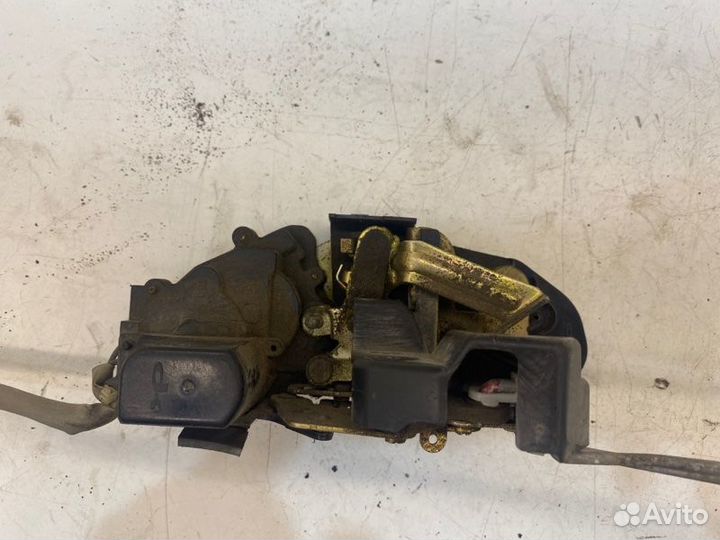 Замок боковой двери задний правый Kia Spectra