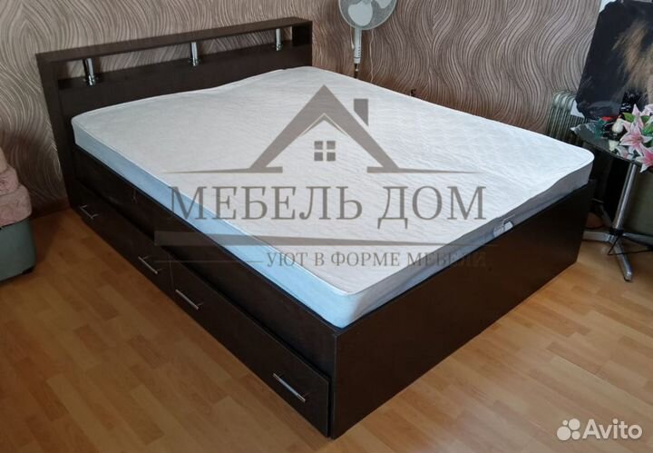 Кровать с матрасом