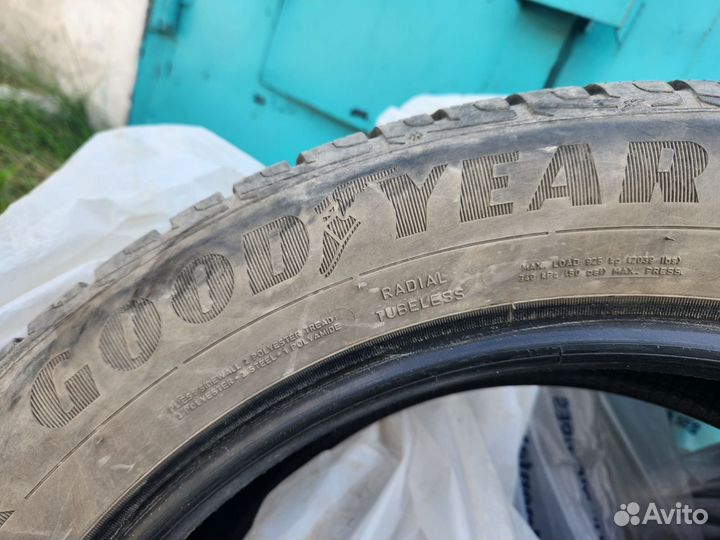 Goodyear UltraGrip Ice 235/55 R19 105T