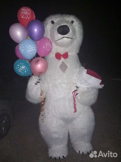 Поздравления от гигантского Белого Мишки