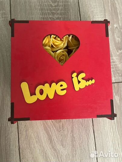 Коробка мыльных роз Love is