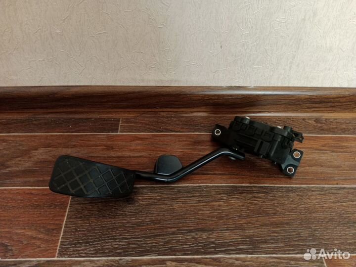 Педаль газа Audi A4 B7