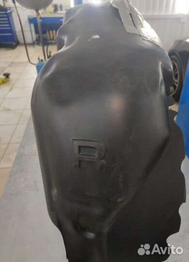 Подкрылок задний правый Renault Sandero