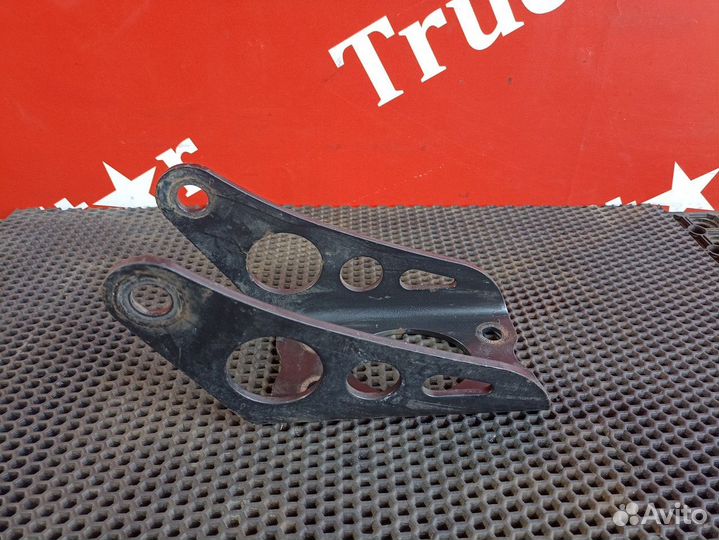 Кронштейн амортизатора переднего