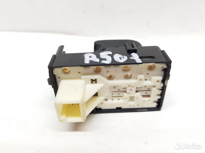 Кнопка стеклоподъемника задняя правая Toyota Auris