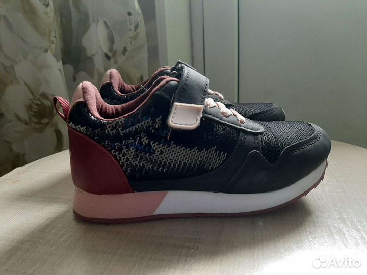 Кроссовки для девочки