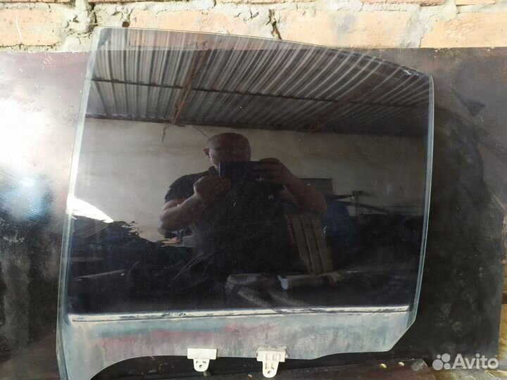 Стекло переднее правое Nissan almera n15 1995-2001