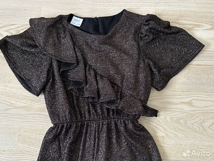 Платья. Комбинезон. Куртка. Zara