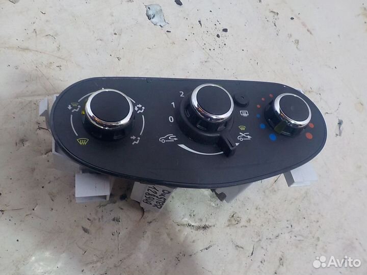 Блок управления печкой Renault Daster