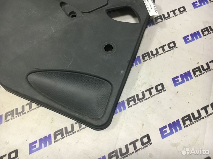 Обшивка двери задней левой Лада Гранта