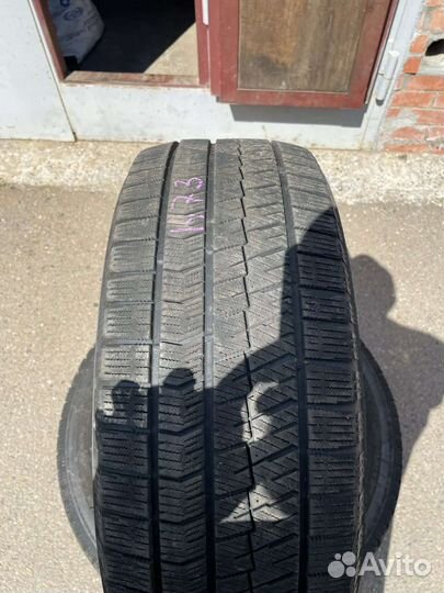 Bridgestone Blizzak VRX2 215/55 R17