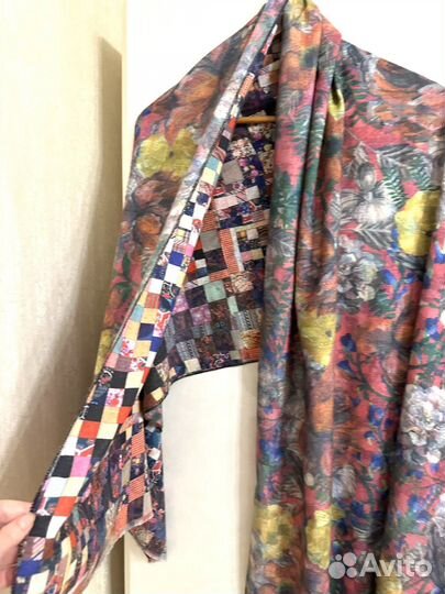 Палантин с двусторонним рисунком; мягкий