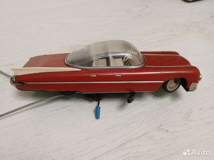 Машинка–игрушка СССР на тросиковом управлении
