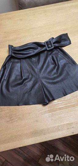 Кожаные шорты zara s