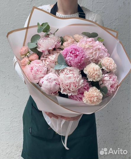 Букеты из гортензий и роз. Доставка/Самовывоз